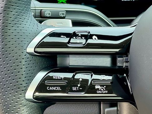 Certified 2026 Mercedes-Benz GLS 450 4MATIC image 31