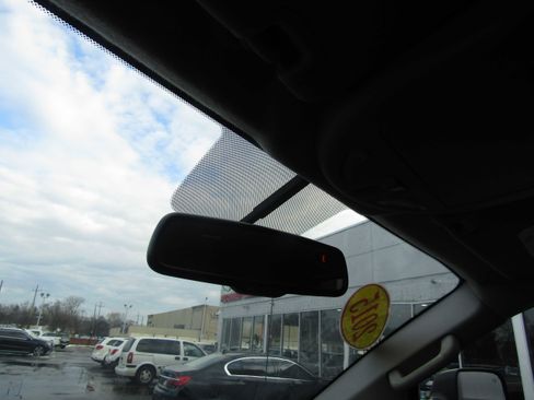 Used 2015 Nissan Titan SV image 18