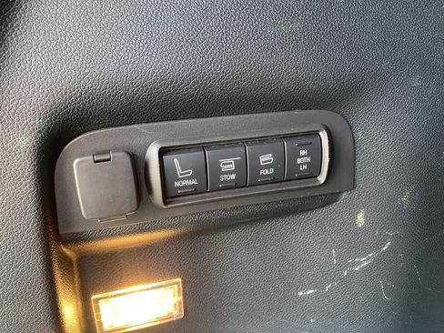 Used 2019 Ford Explorer Limited w/ Ford Safe & Smart Package AWD/4WD image 17