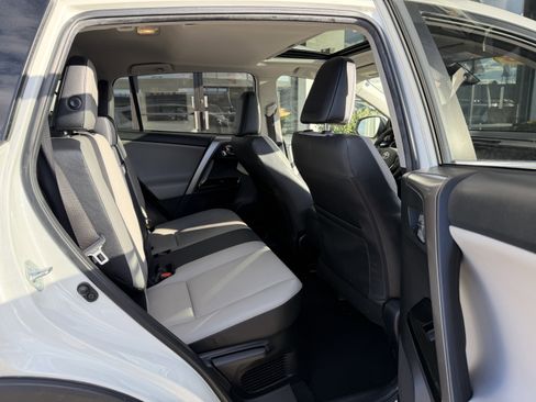 Used 2018 Toyota RAV4 Limited image 28