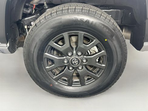 Used 2025 Toyota 4Runner SR5 AWD/4WD image 11