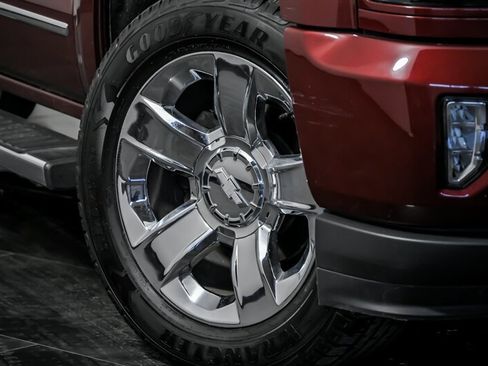 Used 2018 Chevrolet Silverado 1500 LTZ Z71 image 3