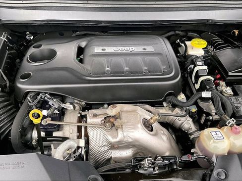 Used 2019 Jeep Cherokee Limited image 10