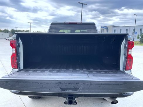 Used 2024 Chevrolet Silverado 2500 Custom w/ Custom Value Package AWD/4WD image 9