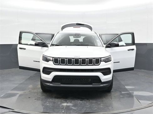 Used 2025 Jeep Compass Sport image 47