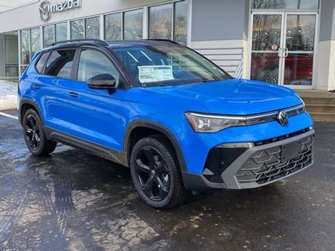 New 2026 Volkswagen Taos SE image 3