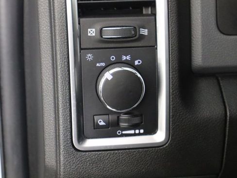 Used 2019 RAM 1500 Classic SLT image 14