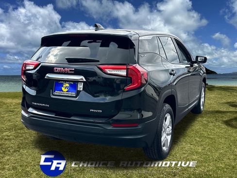 Used 2024 GMC Terrain SLE w/ LPO, Floor Liner Package image 8