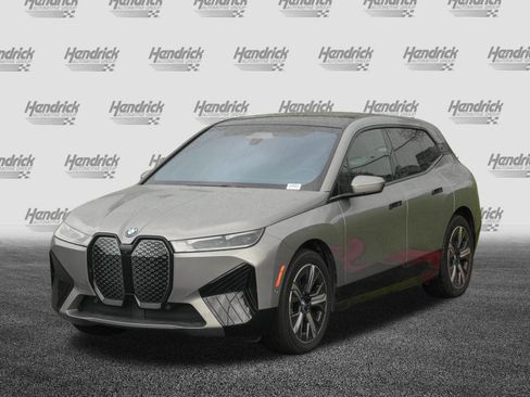 Used 2024 BMW iX xDrive50 w/ Sport Package AWD/4WD image 5
