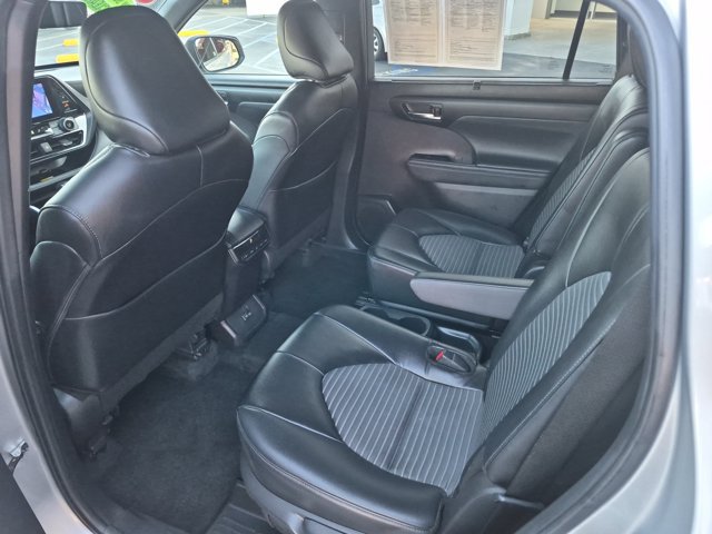 Used 2024 Toyota Highlander XSE FWD image 14