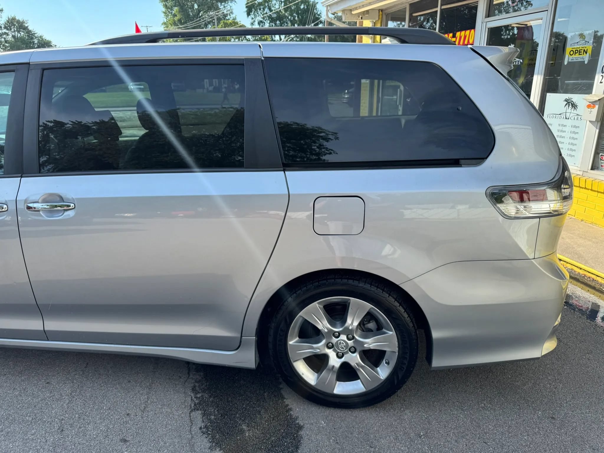Used 2013 Toyota Sienna SE FWD image 5