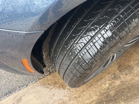 Used 2023 BMW 540i w/ Premium Package image 9