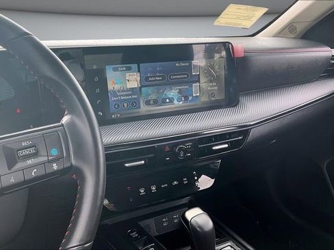 Certified 2025 Nissan Kicks SR FWD image 9