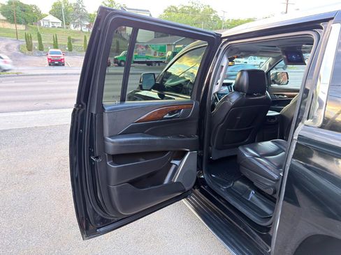Used 2020 Cadillac Escalade ESV Premium Luxury AWD/4WD image 13