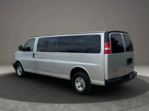 Used 2017 Chevrolet Express 3500 LS image 4