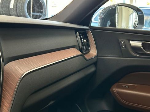 Certified 2023 Volvo XC60 B5 Plus w/ Climate Package image 18
