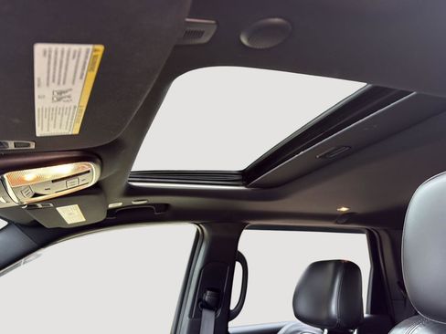 Used 2021 Jeep Grand Cherokee Laredo X image 18