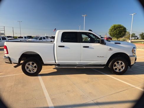 Used 2024 RAM 2500 Big Horn AWD/4WD image 2