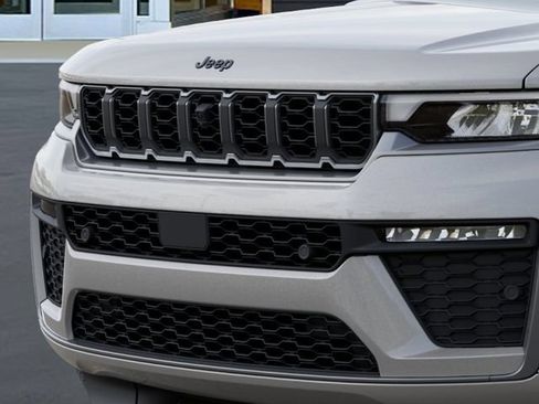 New 2026 Jeep Grand Cherokee L Limited AWD/4WD image 11