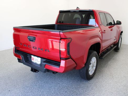 Certified 2026 Toyota Tacoma SR5 AWD/4WD image 7