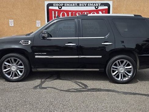 Used 2011 Cadillac Escalade Platinum AWD/4WD image 1