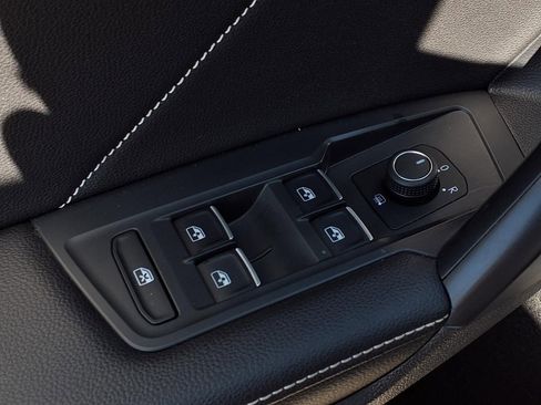 Certified 2023 Volkswagen Tiguan SE R-Line image 20