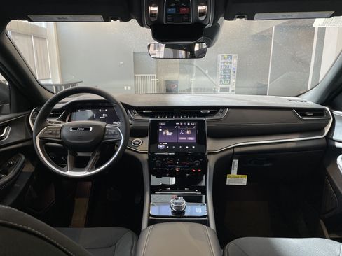 New 2025 Jeep Grand Cherokee Laredo X w/ Luxury Tech Group I RWD image 28