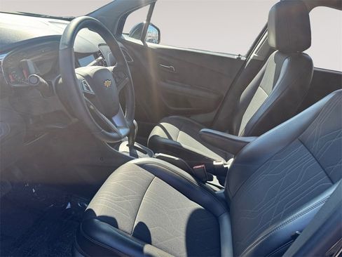 Used 2019 Chevrolet Trax LT w/ LT Convenience Package image 9