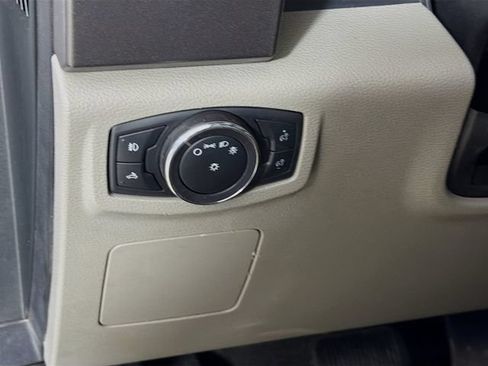 Used 2015 Ford F150 XLT AWD/4WD image 11