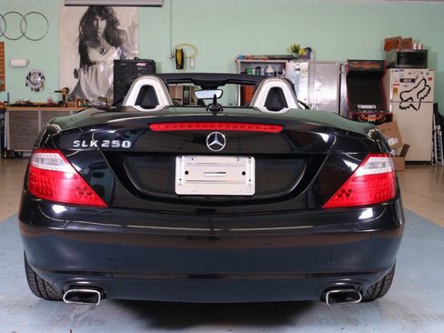 Used 2014 Mercedes-Benz SLK 250 w/ Premium Package image 24