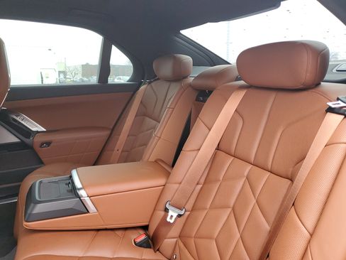 Used 2023 BMW 760i xDrive image 23