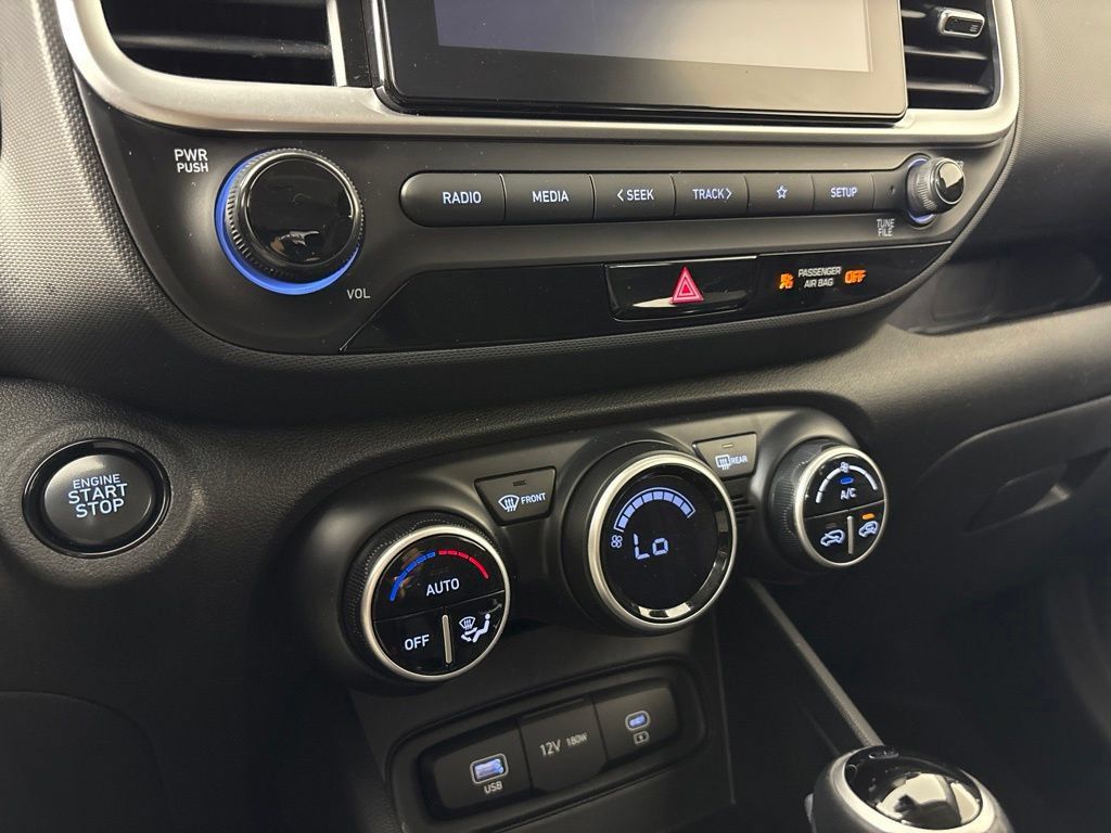 Used 2024 Hyundai Venue SEL FWD image 30