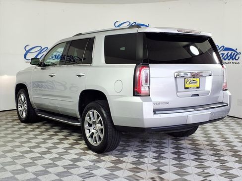 Used 2018 GMC Yukon Denali image 2
