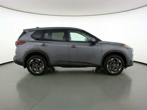Used 2025 Nissan Rogue SV image 11