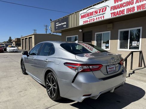 Used 2019 Toyota Camry SE FWD image 5