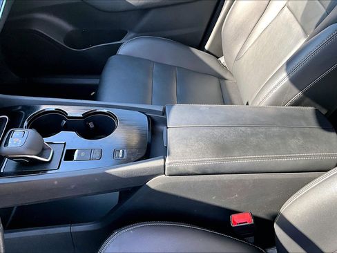 Used 2024 Nissan Rogue SL FWD image 15