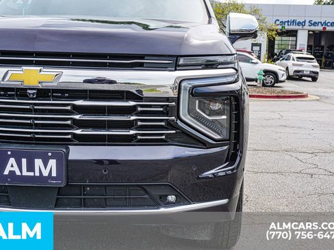 Used 2025 Chevrolet Suburban Premier AWD/4WD image 18