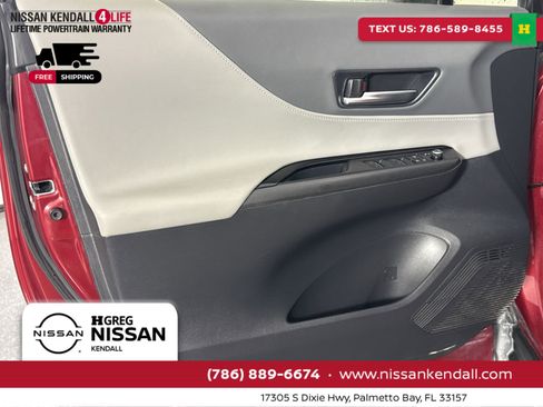 Used 2022 Toyota Venza LE image 33