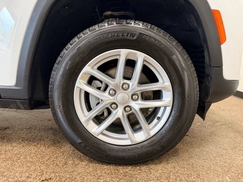 Used 2025 Jeep Grand Cherokee Laredo X AWD/4WD image 29