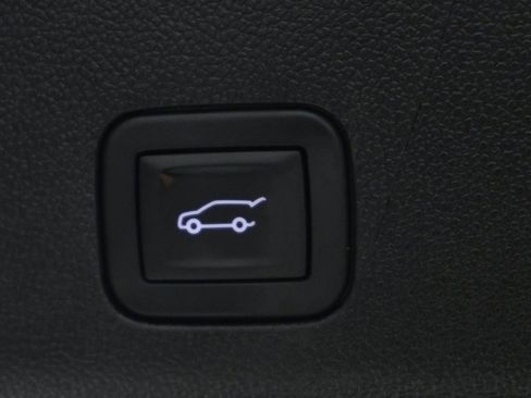 Used 2025 Chevrolet Suburban Z71 w/ Comfort Package image 8