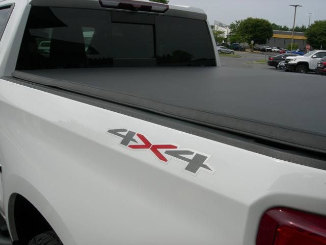 Used 2022 Chevrolet Silverado 1500 RST w/ Redline Edition AWD/4WD image 3