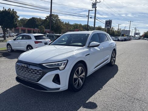 Certified 2024 Audi Q8 e-tron Premium image 3