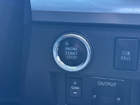 Used 2021 Toyota Tundra Platinum image 21