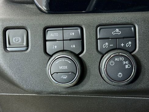 Used 2024 Chevrolet Silverado 1500 LT w/ Z71 Off-Road Package image 10