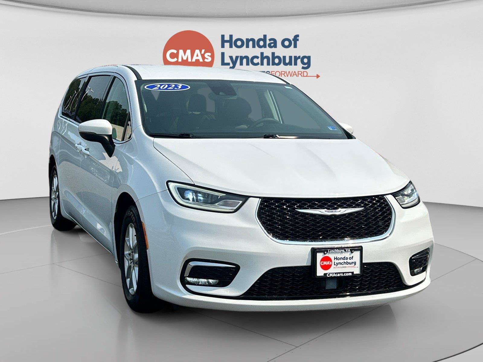 Used 2023 Chrysler Pacifica Touring-L FWD image 7