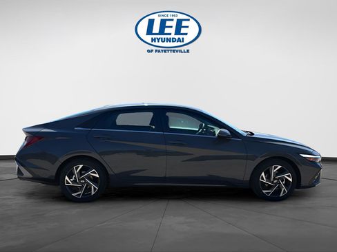 New 2026 Hyundai Elantra Limited FWD image 4