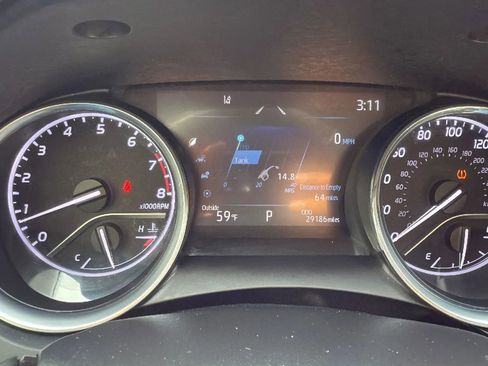 Used 2020 Toyota Camry SE image 16