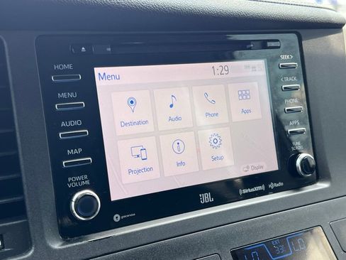 Used 2020 Toyota Sienna SE Premium image 39