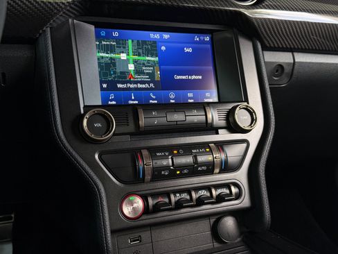 Used 2022 Ford Mustang Shelby GT500 w/ Carbon Fiber Track Pack image 32