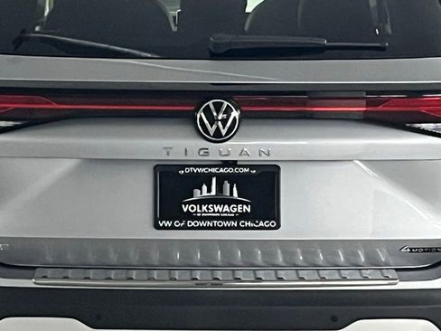 New 2025 Volkswagen Tiguan SE image 35